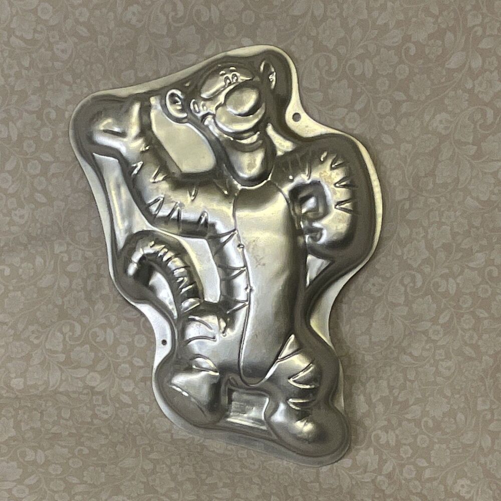 Wilton Disney Tigger Character Cake Pan 2105-3001 Aluminum 8-Cup
